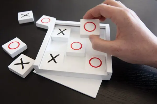 Deluxe Tic Tac Toe Spiel