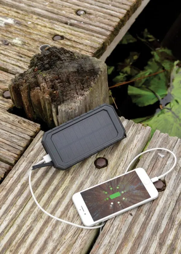 Solar-Powerbank 10.000 mAh mit 10W Wireless aus RCS Plastik